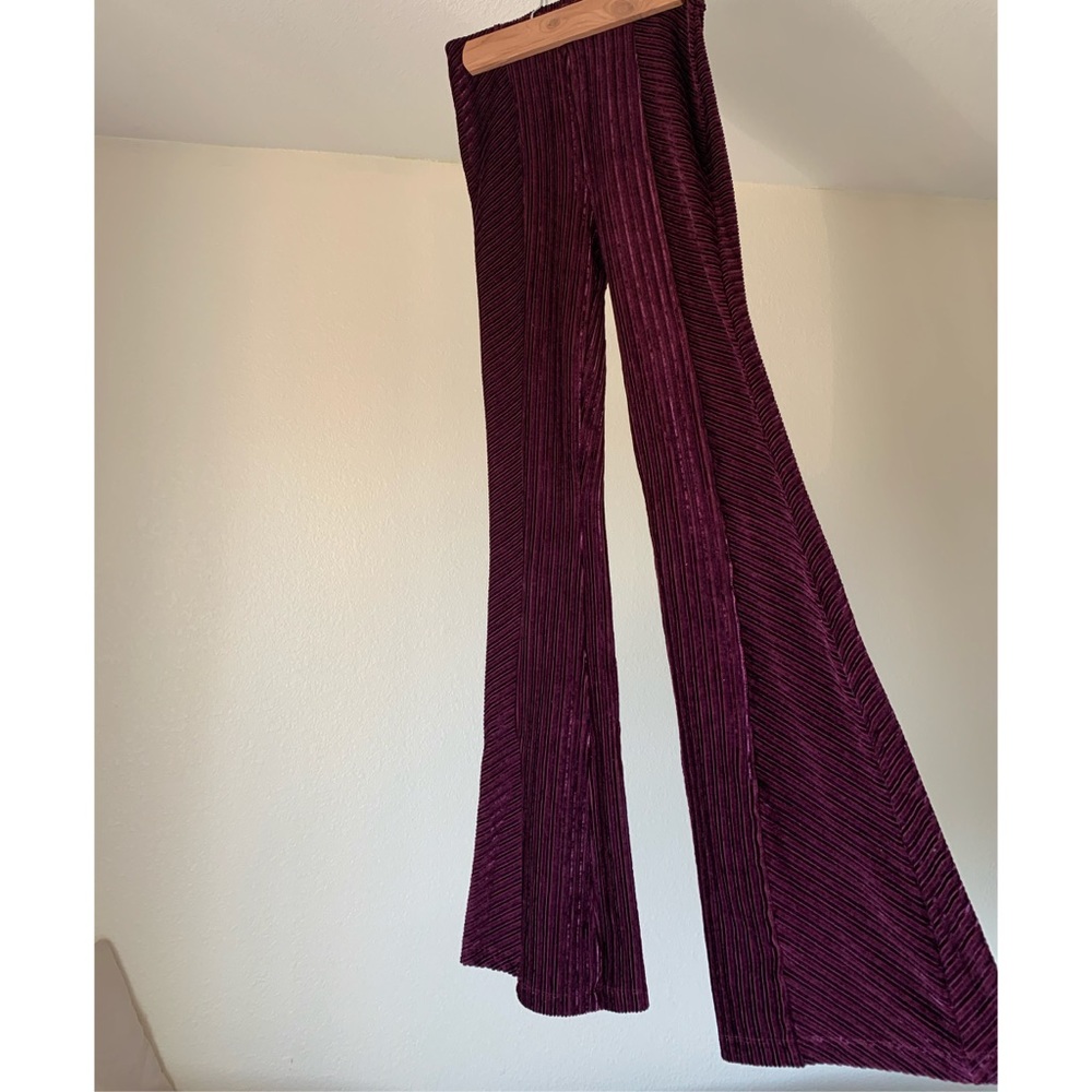 🎥 Free People Slim Pull-On Velvet Flare Pants